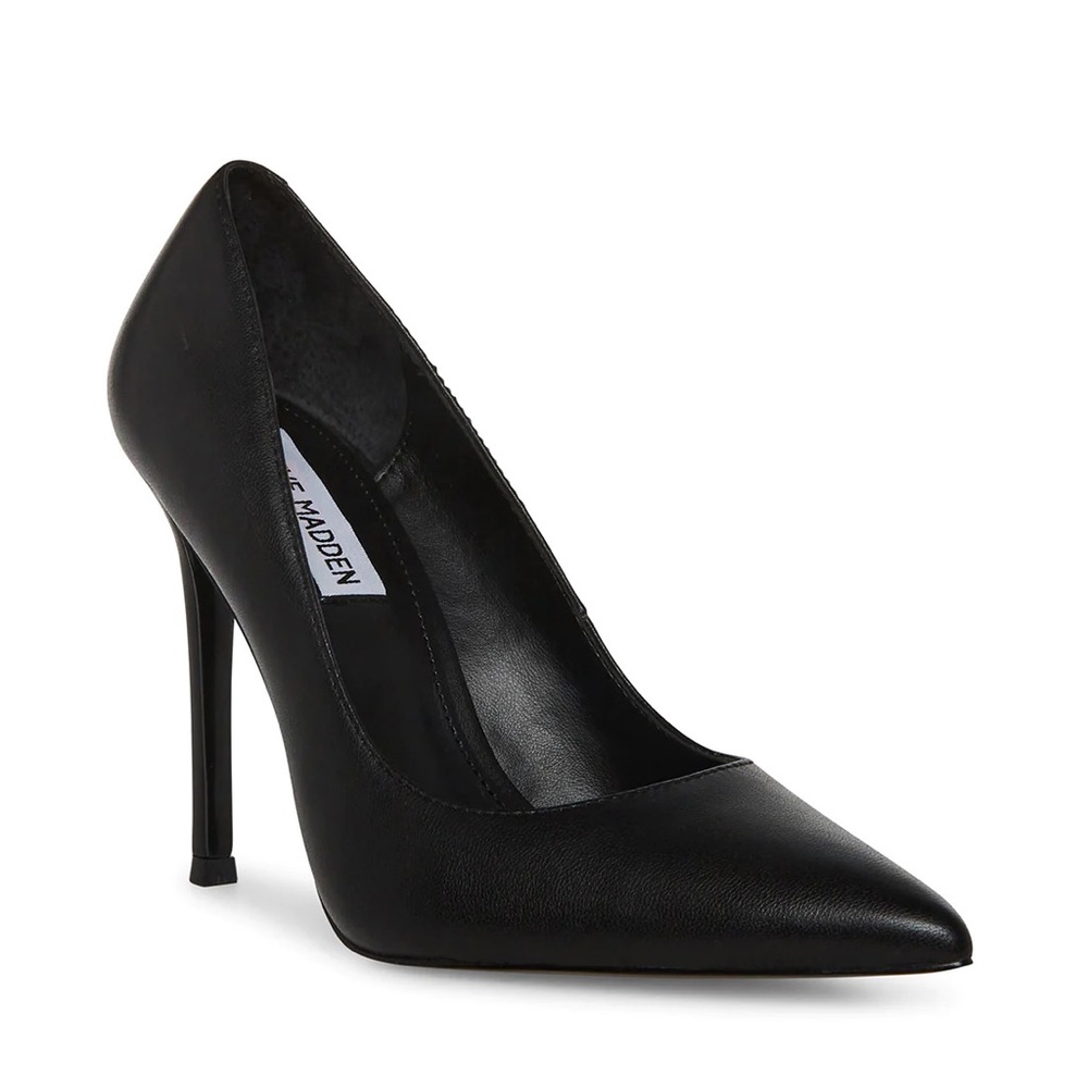 Steve Madden Black Darrt Pointed Toe Pump size 6.5